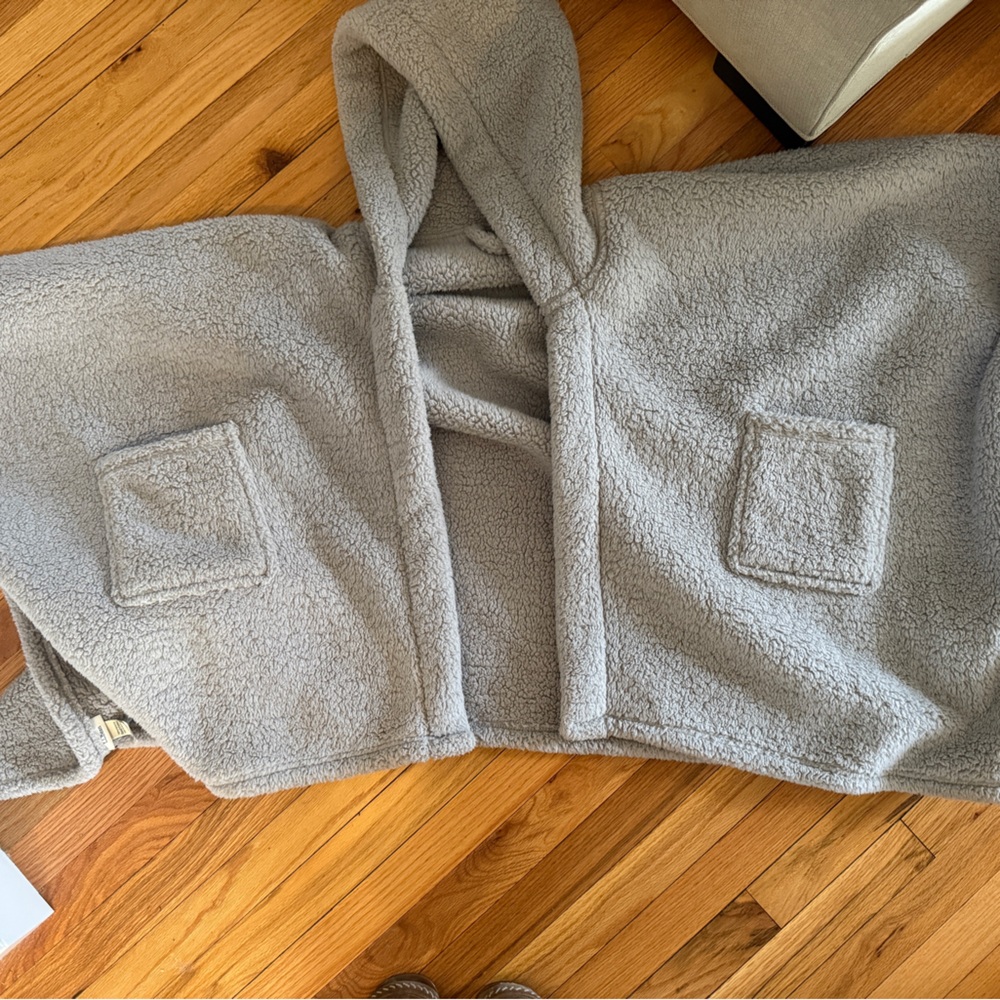 LL Bean Cozy Sherpa Wearable Throw